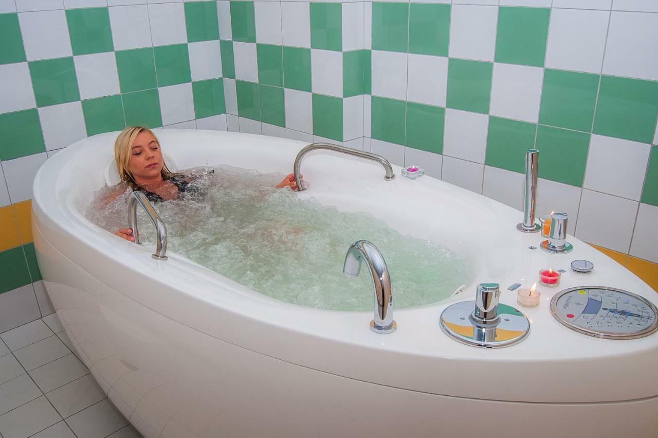 Sanatorium Uzdrowiskowe Lacznosc Hotel Ciechocinek Buitenkant foto